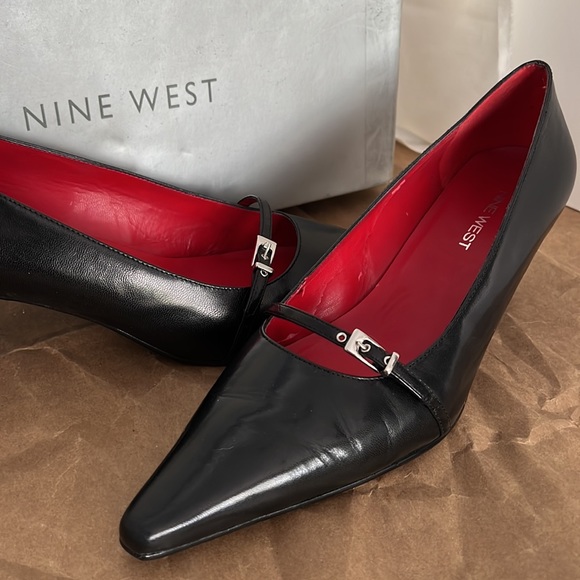 Nine West Pointy Toe Heel 7.5 - M